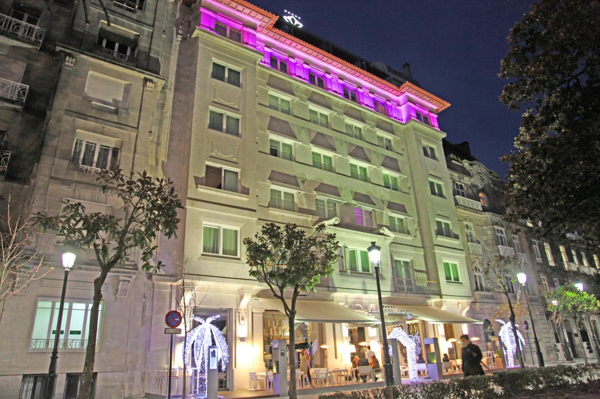 ויגו Gran Hotel Nagari Boutique & Spa מראה חיצוני תמונה The hotel at night